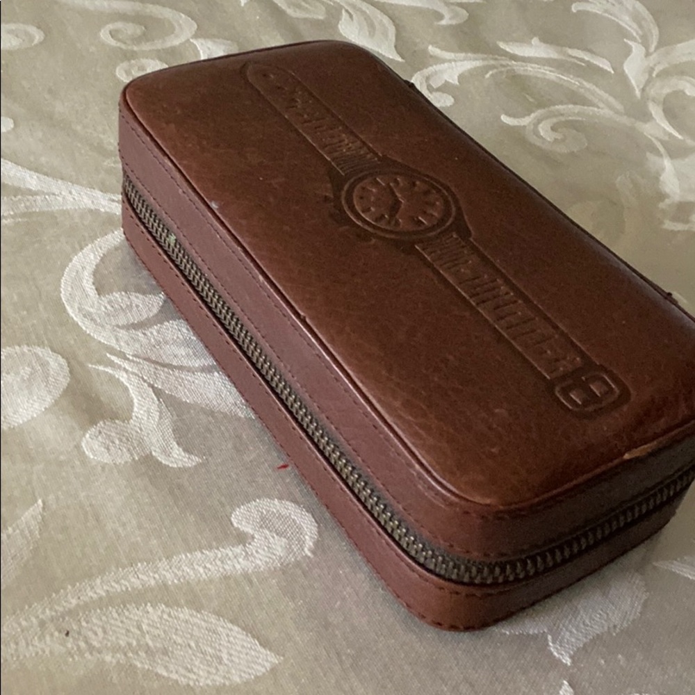 Travel watch storage (airport friendly)